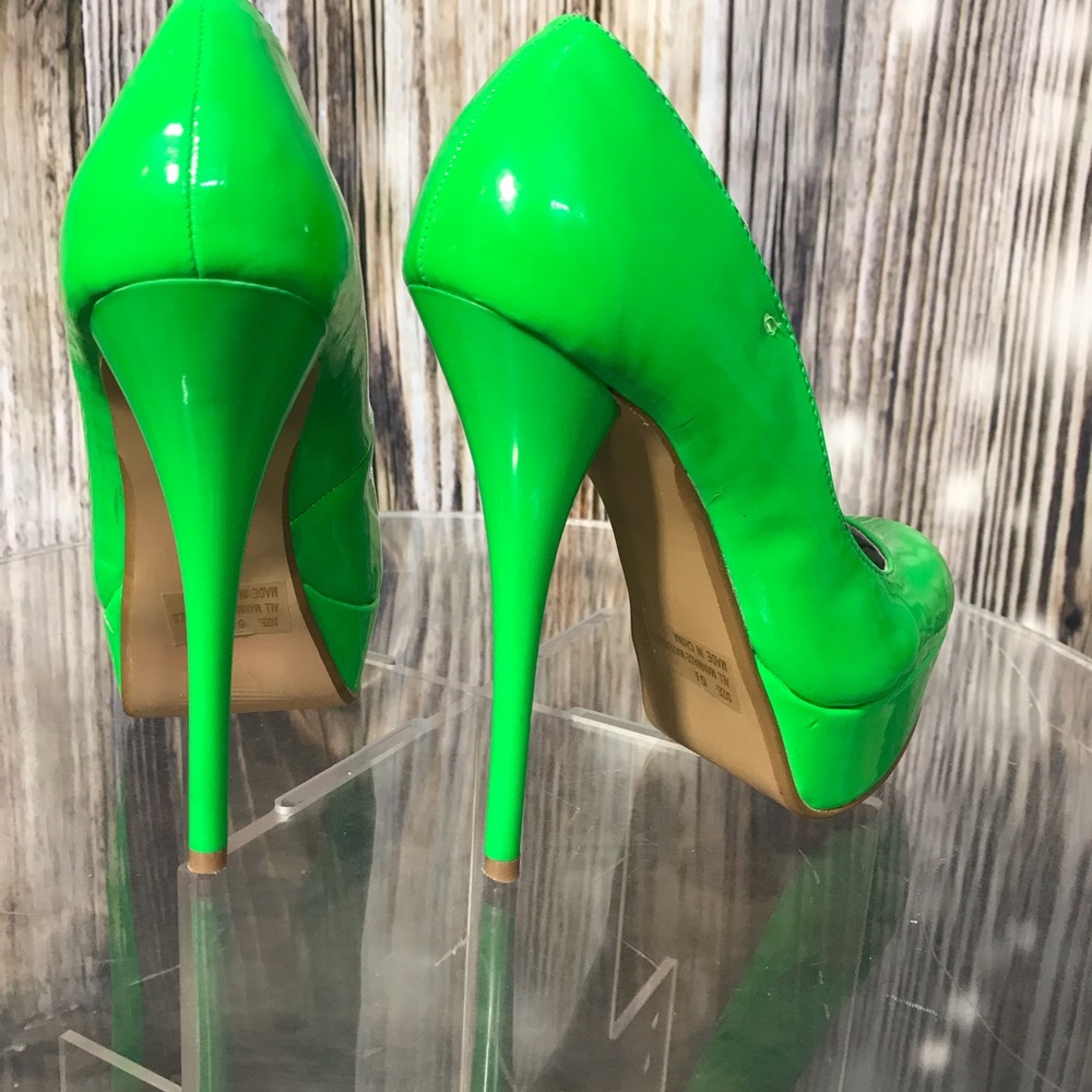 👠Neon Green platform heels by Cupid 5 1/2